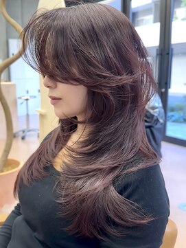 ヌエン 渋谷(NU/EN) チェリーレッド/バタフライカット/ハッシュカット/ハイライト