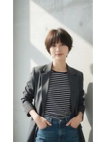 コートフィールエー(CO_T feel.a)&nbsp;【横顔美人のメリハリヘア】耳かけで魅せる大人ショート