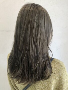 シロ(SiLO) やわらかく透明感あるオリーブベージュカラー