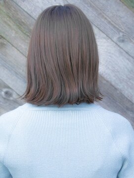ルティア(Lutia) アッシュブラウン　ぱつっとボブ