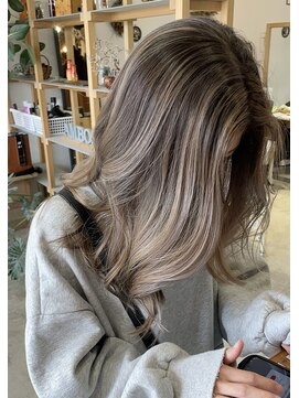 アンボス(Ambos) ホワイトベージュバレイヤージュ