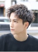ツイストスパイラル短髪アップバングツーブロック刈り上げメンズ
