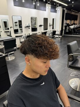 メンズサロンドットリアン(dot. lien) スペインカール フェードスタイル【町田/MEN'S】