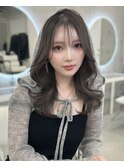 韓国くびれヘア ミディアムレイヤー 小顔グレージュワンホンヘア