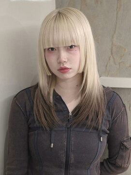 ソル バロール 表参道(SOL .valor) ハイトーンカラー切りっぱなしボブブロンドペールピンクベージュ