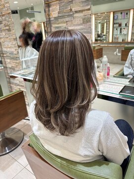 コム(com by neolive) コントラストハイライト×海外風レイヤー