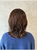 大人女性のミディアムレイヤーボブ 暗すぎない春カラー