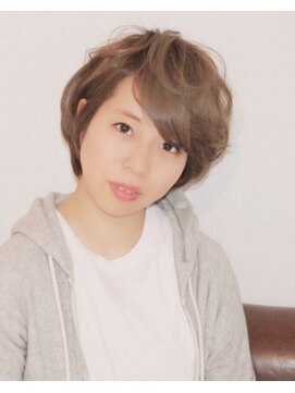 シアン(CYAN) アッシュカラー×耳かけゆるふわショート