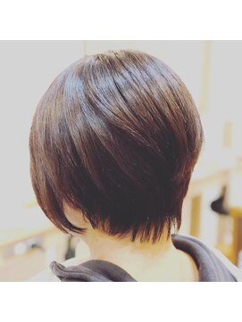 ブルー フラッグ ヘアー ワークス(blue flag hair works) ショートボブ