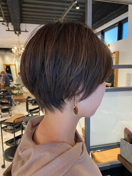 アンティガシス(Ａntiga VI) ついついピアスのチラ見せがしたくなる★コンパクトショート