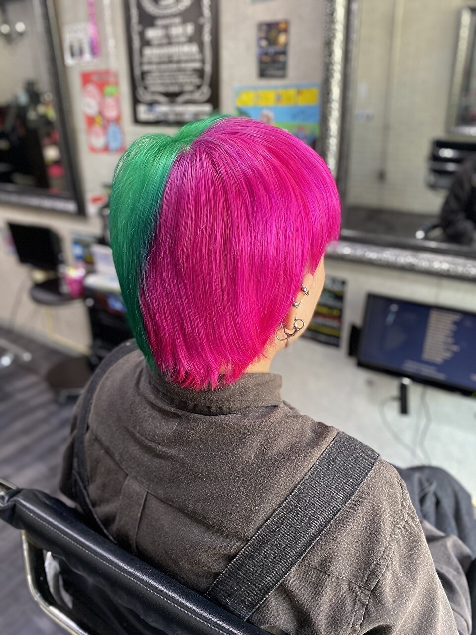 派手髪】vivid pink×green【ツートンカラー】：L127125801｜ミミック