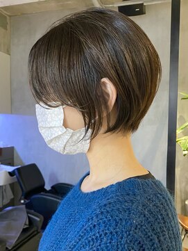 エリマ 調布(elima) フェザーバング 丸みショートボブ ダークトーン 前髪なし 長め