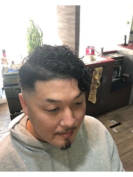 バーバーショップ カズー BARBER SHOP KA-ZOO ツイストスパイラルパーマ、スキンフェード