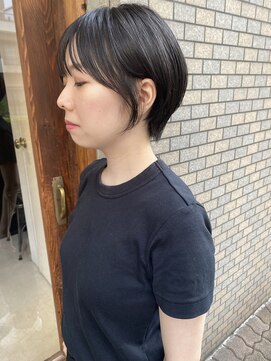 カウチ(kauti) 黒髪耳かけショート