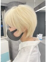 ブリーチ抜きっぱなしカラー×ハンサムショート