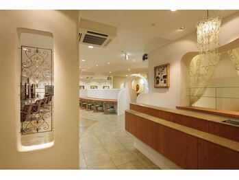 ブッカ 本店(Bucca)の写真/お客様一人ひとりの髪質や悩みに合わせて、最適な施術をご提案！理想のスタイルを叶えてくれるサロン♪