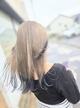 アッシュヘアー ホワイトブロンドエンドカラー