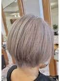 脱白髪染め！グレイヘアーショート