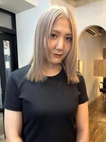 ロティー(loty)&nbsp;ブロンドベージュ レイヤーカット ハイトーン 顔周りカット