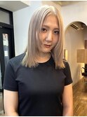 ブロンドベージュ レイヤーカット ハイトーン 顔周りカット
