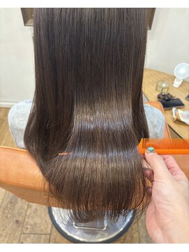 エルムトウキョウ(ELM Tokyo) 黄色味をおさえて艶と透明感が出るシルバー♪