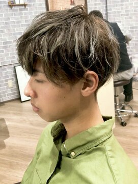 サロンドクロエ(Salon de Chloe) メンズ × マッシュショート × ハイライトカラー × 白メッシュ