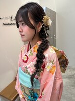 コース(co-th.)&nbsp;サイド編みおろしアレンジ成人式卒業式ヘア×小野ふゆり