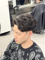 グルーマーズトウキョウ(GROOMER/S TOKYO)&nbsp;ラルフカール　フェード　海外風　センターパート　かきあげ