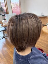 ヘアーズ サエミ 個性派ショートカット