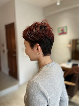ウツギ(UTSUGI) 大人女子ベリーショート×ボルドーカラー