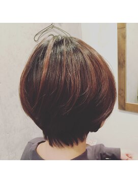 ベソ(Beso) ショートボブ