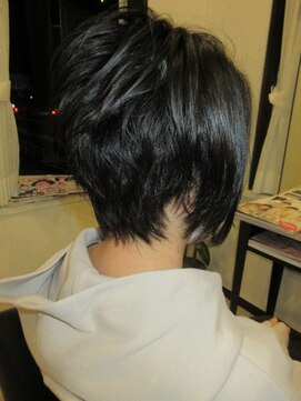 コア フィール ア デイ(COIFFURE A DAY) 【M3D見附今町】ショートグラデーション
