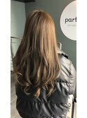 光の透けるウェーブロング