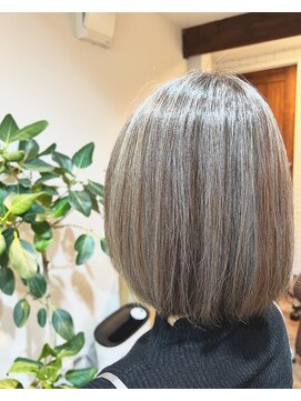 サーティーン(THIRTEEN) 春ヘア！イメチェン！透明感ボブ！(30代)