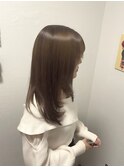 明るめグレージュ×顔周りレイヤー