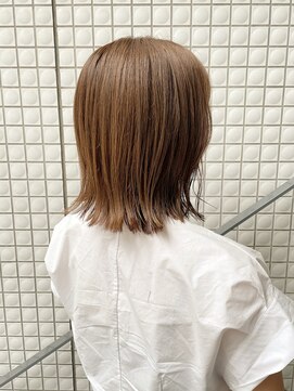 ノア(no_a) ブリーチなしベージュ×切りっぱなしボブ