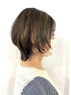 ミドル(MIDDLE) ショートウルフ/白髪ぼかし/府中