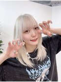 ホワイトカラー/レイヤーカット/ぱっつんまえがみ