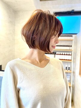 前下がりボブ×明るい白髪染め