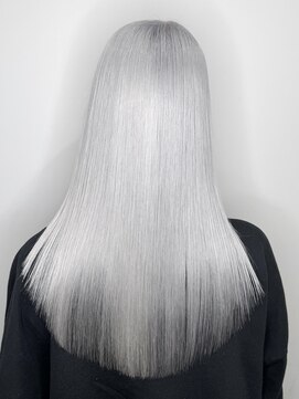 アン(Hair make un) 【神田真志ホワイトシルバー】