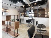 YOIn.【10月2日NEW OPEN(予定）】の雰囲気（路面店で光が差し込む店内）