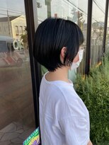 パシフィックダズールコウベウエスト(Pacific Dazzle Kobe west) ダークグレー × ショートボブ