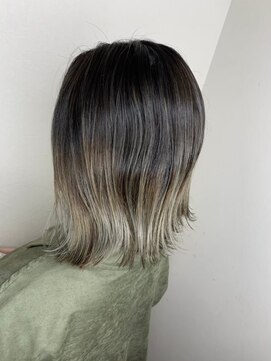 モルニ(MORNI) グラデーションカラー_マロンベージュ Aラインボブ かきあげ