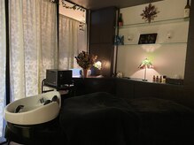 ヘアメイク アルティズム(HAIR MAKE ARTEISM)の雰囲気(半個室のリラックスルーム。フルフラットシャンプー台『YUME』)