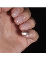 フーエバー(WHOEVER-19)&nbsp;上品なワンポイントミラーネイル