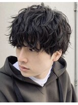 ツイストスパイラルパーマ前下がりツーブロック刈り上げマッシュ