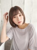 柔らかベージュのふんわりボブ