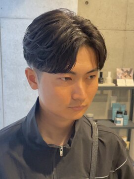 ブルニール 中崎町(BLEUNIR) メンズ 曲がる縮毛矯正 センターパート ストレート