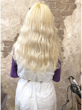 マギーヘア(magiy hair) ホワイトカラー［magiyhair西部笑］