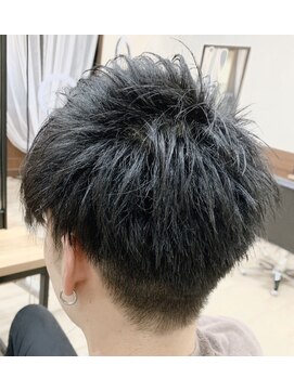 イースタイル 桂店(e-style) 黒髪ツーブロック刈り上げミニマッシュ